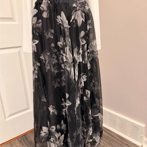Floral Black and Gray Maxi Skirt - Picture 3 of 6